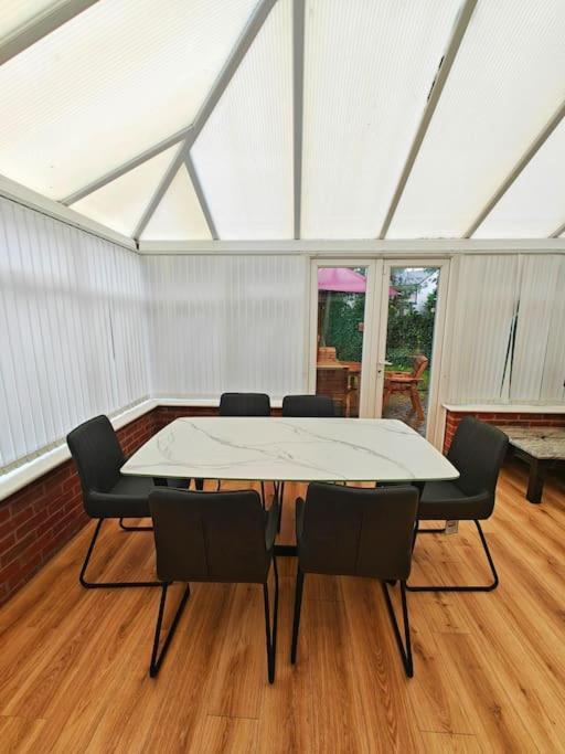 Luxury 5-Bed House Near Nec & Bhx Apartment Solihull Bagian luar foto