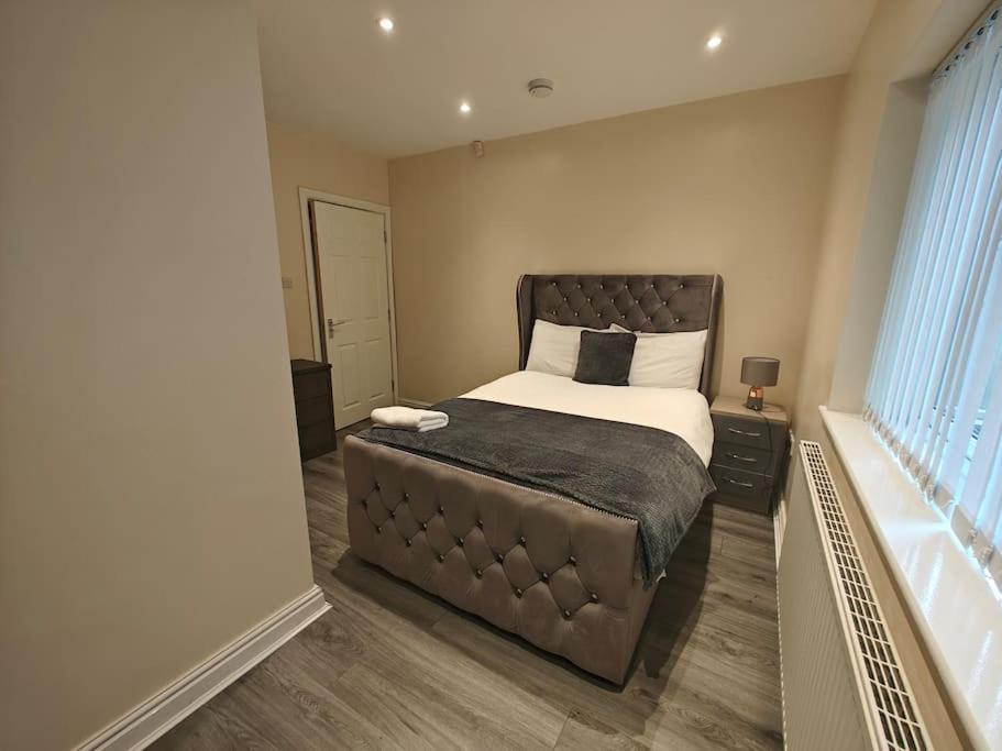 Luxury 5-Bed House Near Nec & Bhx Apartment Solihull Bagian luar foto