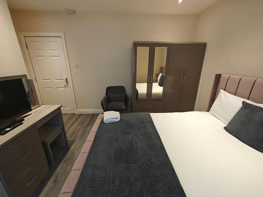 Luxury 5-Bed House Near Nec & Bhx Apartment Solihull Bagian luar foto